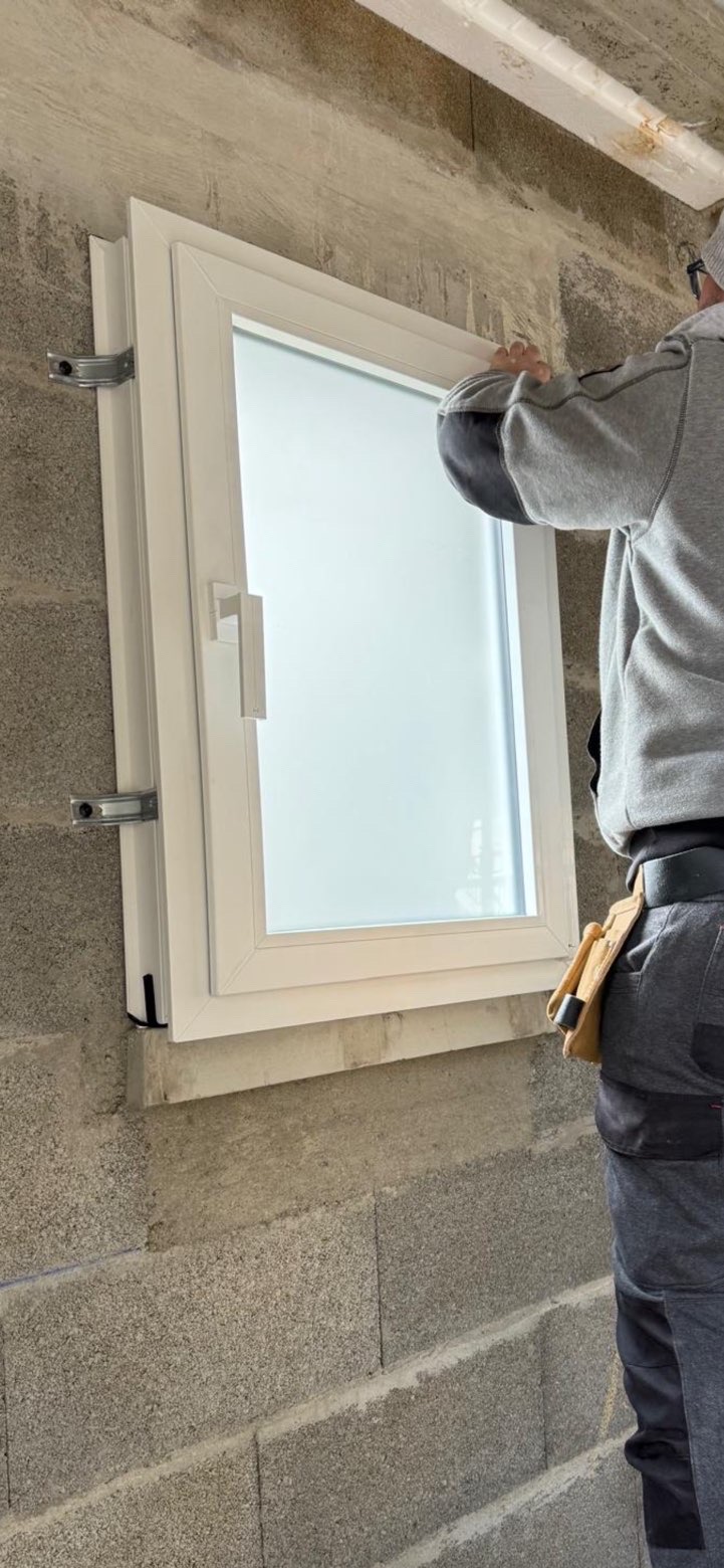 Pose de fenêtre par Instantbat