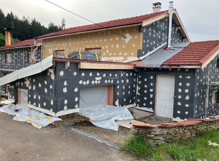 Façade avant travaux — isolation en cours